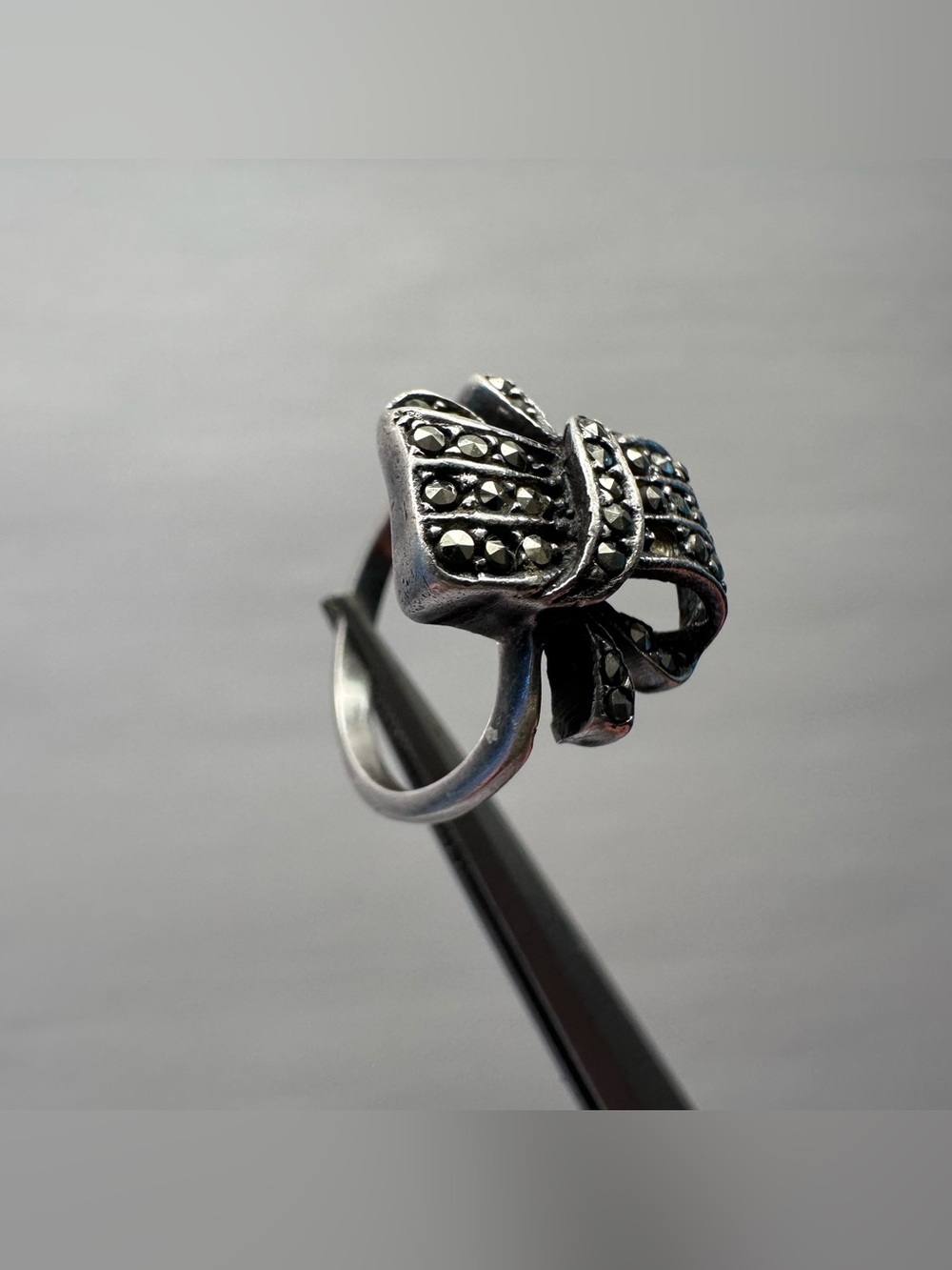 Vintage Sterling Silver Marcasite Bow Ring Art Deco 925 Ribbon Band 4.5 *READ